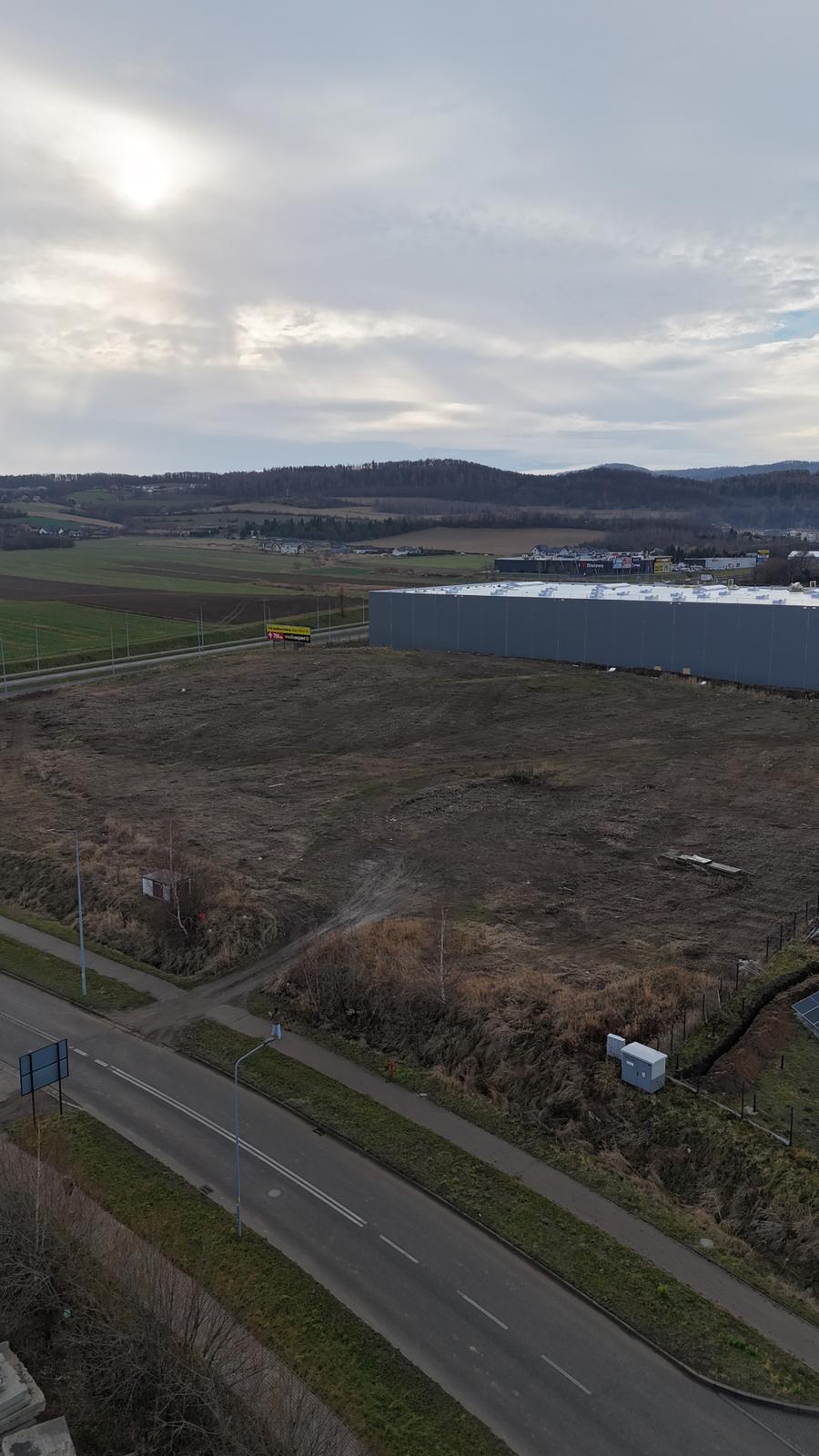 Widok od strony drogi